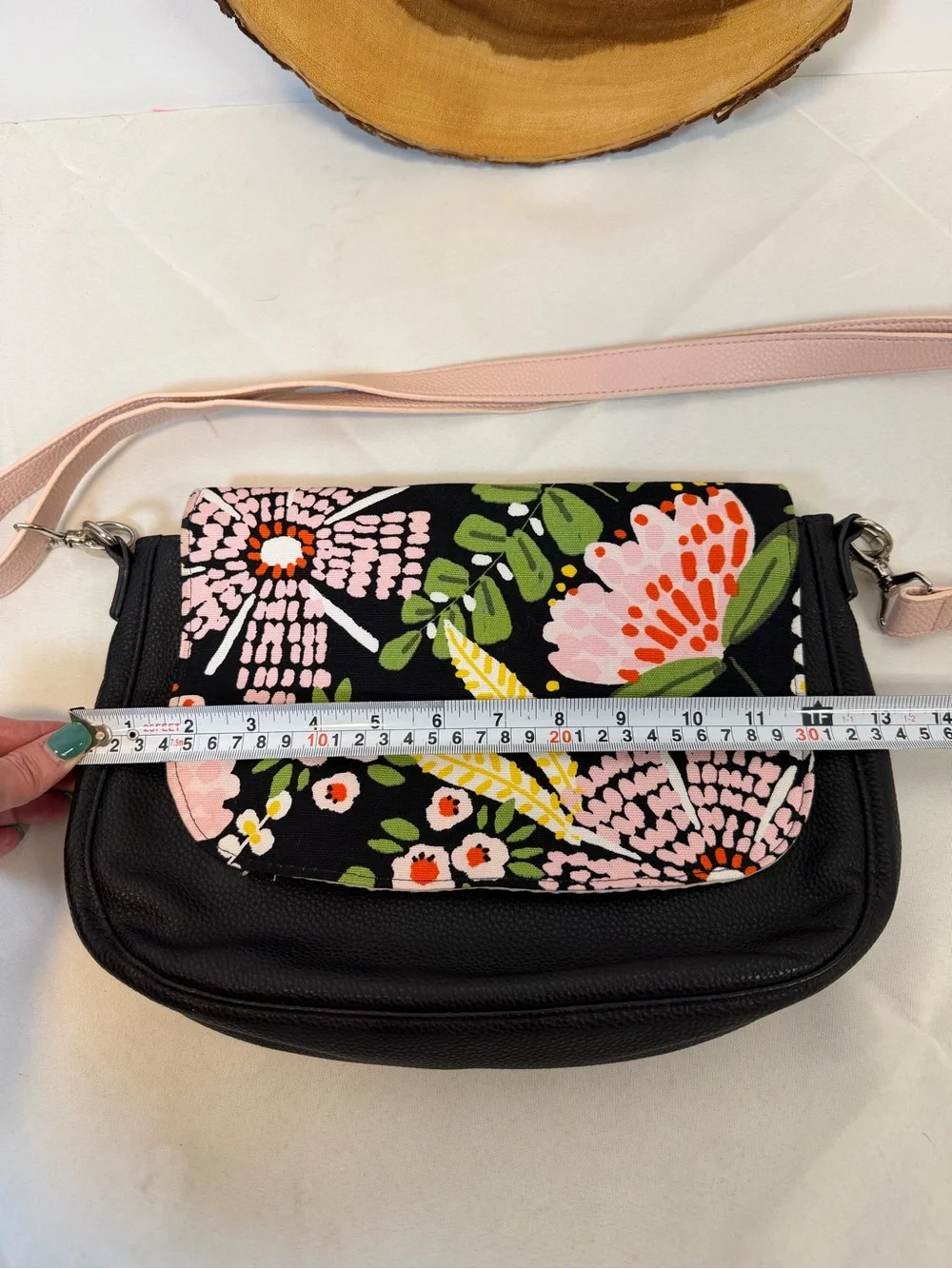 Thirty One Studio Classic Convertible Pebbled Black Leather Crossbody Bag Floral